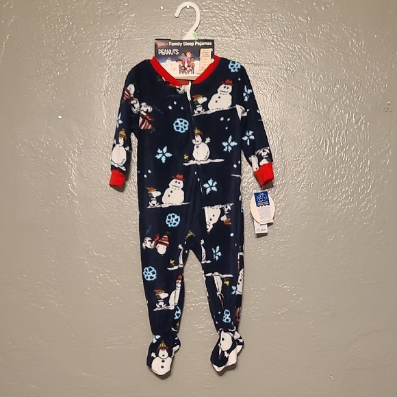 Peanuts Snowman Footie Pajama - Navy and Red NWT 18 Months - Picture 1 of 9